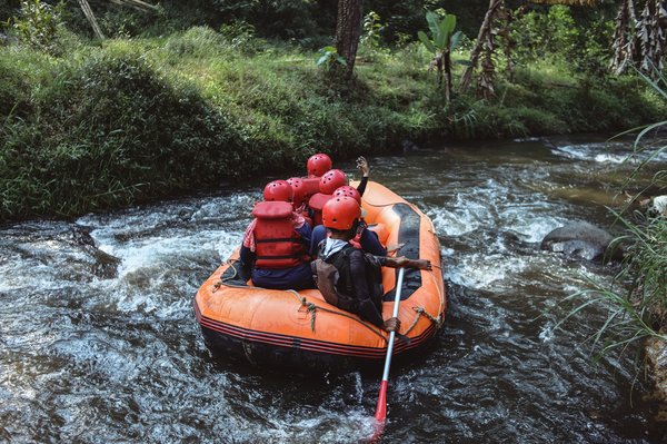 Où trouver les meilleures expériences de rafting en rivière en Colombie-Britannique?